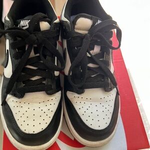 Nike Dunks - Black and white 4.5Y